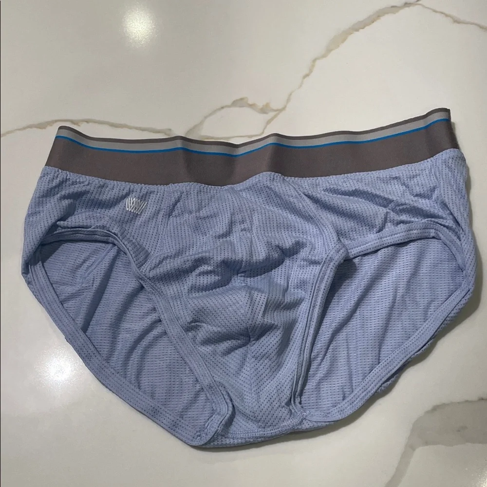 Mack Weldon Light Lavender AirKnit Briefs with Gray Waistband Small - Picture 1 of 3